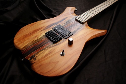 glorifiedguitars:  Stone Wolf Guitars ‘Rift’ 