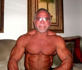 pecbiter:  Chris Filippelli Daddy I’d like to fuck, and want for Christmas.  