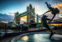 socialfoto:  London Tower Bridge Sunset by alierturk 