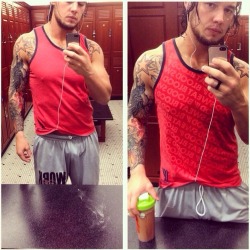 woah-itsveronica:roxymaniaaa:  Baron Corbin IG pics 😋  OKAY