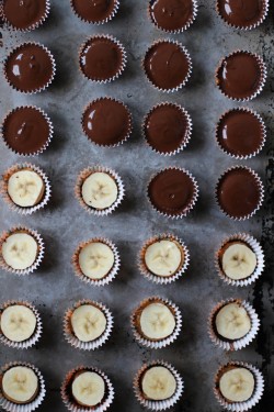 sweetoothgirl:  Peanut Butter Banana Cups 