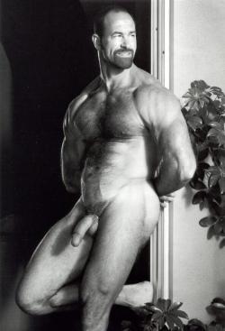 jevix1968:  jevix1968.tumblr.com  Hot Colt daddy (and much more)