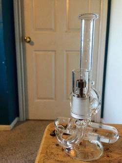 coffeepotsmokin:  velveteen-haze:  got a beautiful rig from a