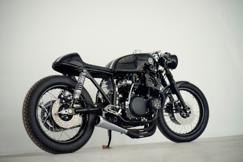 caferacerpasion:  Go! Suzuki GS 750 â€ªâ€ŽCafe Racerâ€¬ by Eastern Spirit Garage.Perfecta â€ªSuzukiâ€¬ llena de detalles, que te ofrece una moto fina y elegante | caferacerpasion.com