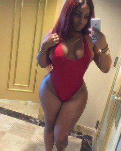 fletchertrowan:  Curvy, THICK, Red