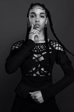 valentine-illest:  itstartedwithawhisperr:  FKA Twigs by Dominic