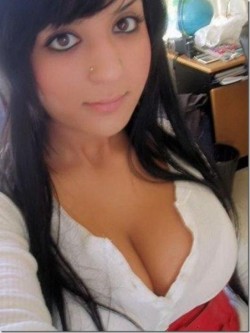 downthattop:  Click Here For All Our Downtop Cleavage PicsVoyeur