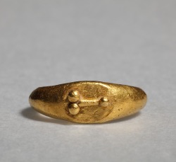 antiquitystuff:  Roman finger ring with a phallus in relief.