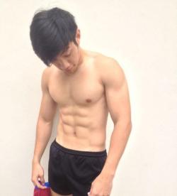 weaknessforasianboys:  let me love you <3