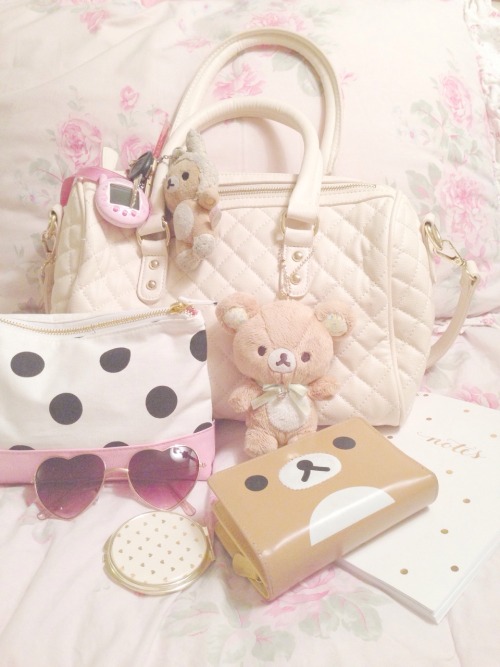 nyancu:  New purse new what’s in my bag!!!! (Excuse)  Glad I have a cute makeup bag now so I can put all the loose stuff in my purse in there like pills, makeup, and tampons. Yas. I now carry around a planner to doodle on when I’m waiting.