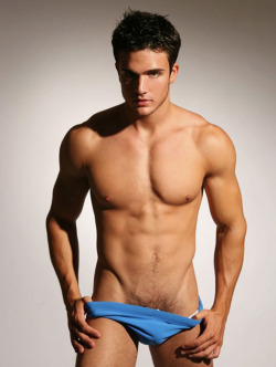 muscle-hunks:  For more muscle hunks follow me here:http://muscle-hunks.tumblr.com/  