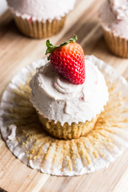 fullcravings:  Brown Sugar Cupcakes with Roasted Strawberry Buttercream