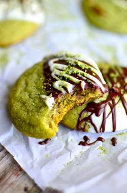 do-not-touch-my-food:  Matcha Green Tea Sugar Cookies