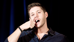 douchejensen:  Jensen on Jared’s gross habit:   “You
