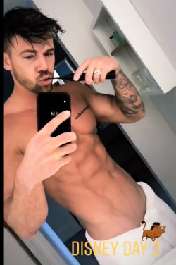 barelyfamousandnaked:  Joss Mooney from the Challenge and Ex