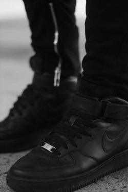 blvck-passion:  Follow BLVCK-PASSION for daily fashion and