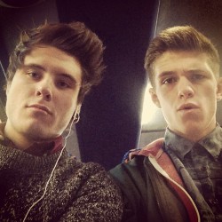 thejamesboyle:  Edinburgh-bound on the coach! @jordandrobson