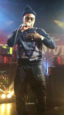 westsidewith-love:Nas surprised LA last night by showing up to