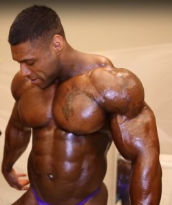 manpex:  keepemgrowin:  So huge, so hot…   http://manpex.tumblr.com/Home