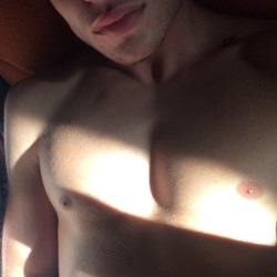 fillmeupwithd:  Those lips, that nipple.