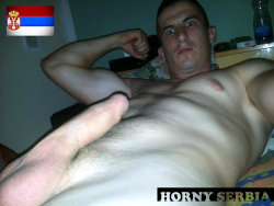 srpski-momci-seksi-sportisti:  Seksi faca i Super guza :-) 