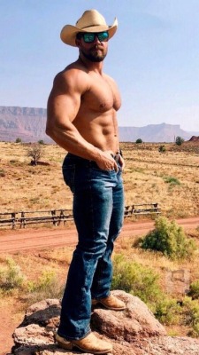 heteroflexible1904:  Fuck me cowboy!!!!  Yum!!!*** Please reblog