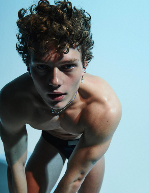 vogueman:  Caesar van den Idsert photographed by Ferry van der