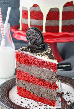 delicious-food-porn:  Oreo Cookie Dough Red Velvet Blondie Layer