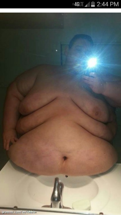 gordo4gordo4superchub:  fatbellyfetish91:  730lb 21 y\o  Hot  Canada is looking pretty good right now