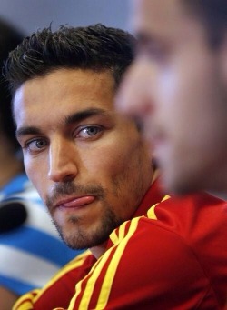 because-b:  tumblinwithhotties:  Jesus Navas  …found something