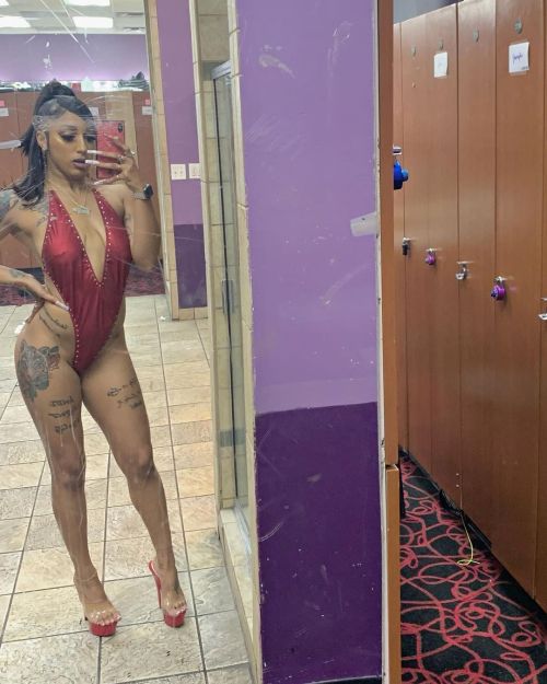 stripper-locker-room:  https://www.instagram.com/msniyadior/