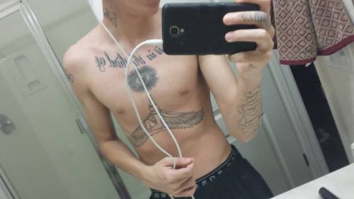 Thanks Zay Zay for the hot photos.  He’s in AZ looking for some new friends.  Please send more pics.  Check him out and hit him out at: IG:   zay_inkskindeep https://www.facebook.com/isaiah.torres.54 Please send your pics to: Por favor manda tus