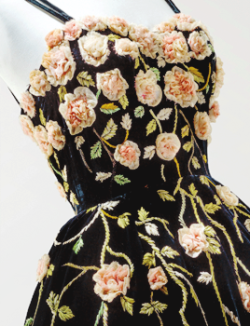 vintagegal:  Pierre Balmain dress, 1953   💕