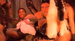 lil-kim-confessions:  “who that queen bitch keep her glass