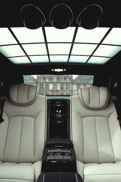 wormatronic:  Maybach 62 S | More   This seriously is the shit…