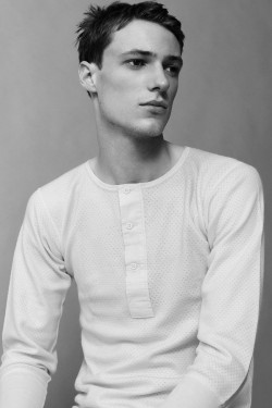 justdropithere:  Tommaso de Benedictis by Joachim Mueller-Ruchholtz