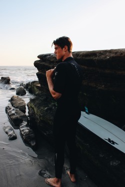 acslaterrr:  Surfing in la jolla | ig: nate_niehaus