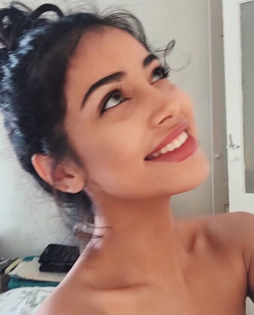 bombshellssonly:  @wolfiecindy