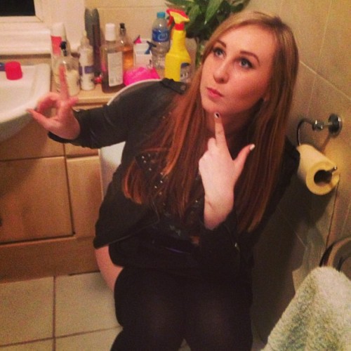dimitrivegas:  Pooping women