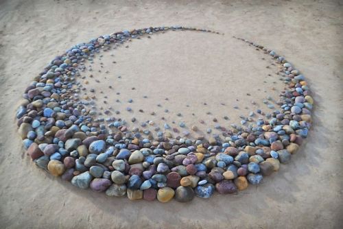 awesome-picz:  Artist   Jon Foreman   Arranges Stones In Stunning