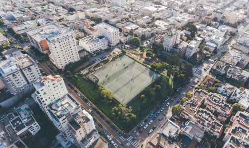 saatchiphoto:In the heart of the city #HypeCourts