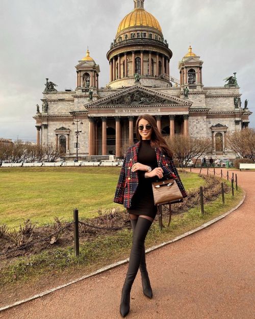 nita-xu:  🍒See more pictures  👸✨👑    Svetaut (@svetaut)