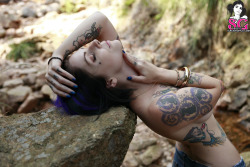 beautifulgirlsmakemesuicidal:  Riae Suicide