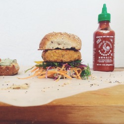 veganfoody:  Sriracha and Peanut Burgers with Avocado Sauce