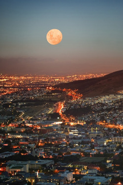 e4rthy:  Cape Town at Full Moon South, Africa by Antoinette