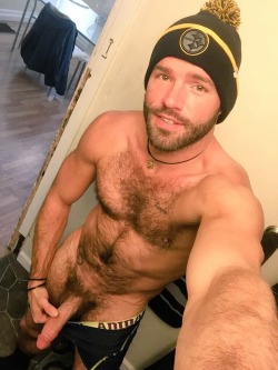 blueyesbator:  Love, love this hot hairy sexy guy! 😛😛😛😛😛😛