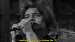 mmmbullshit:  The Strokes//Hard To Explain en We Heart It. 