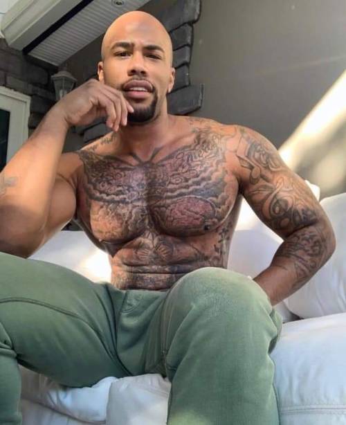 baldmuscles:Please repost and follow: https://baldmuscles.tumblr.com/