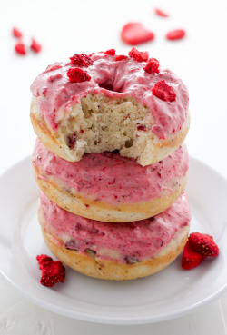 do-not-touch-my-food:  Strawberries and Cream Donuts
