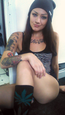 girls-w-tattoos:  http://ladysawolf.tumblr.com 